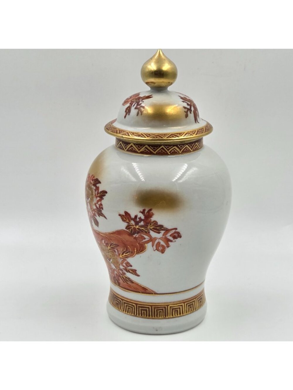 Kutani Peacock & Peony Covered Vase From the Meiji Period - Picture 12 of 13